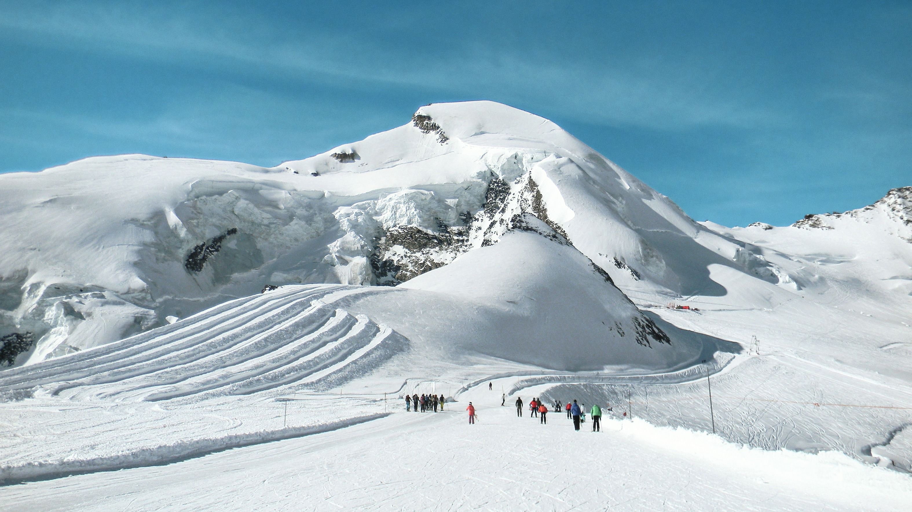 送料無料 お Saas-Almagell Tourism Switzerland | ロッククライミング